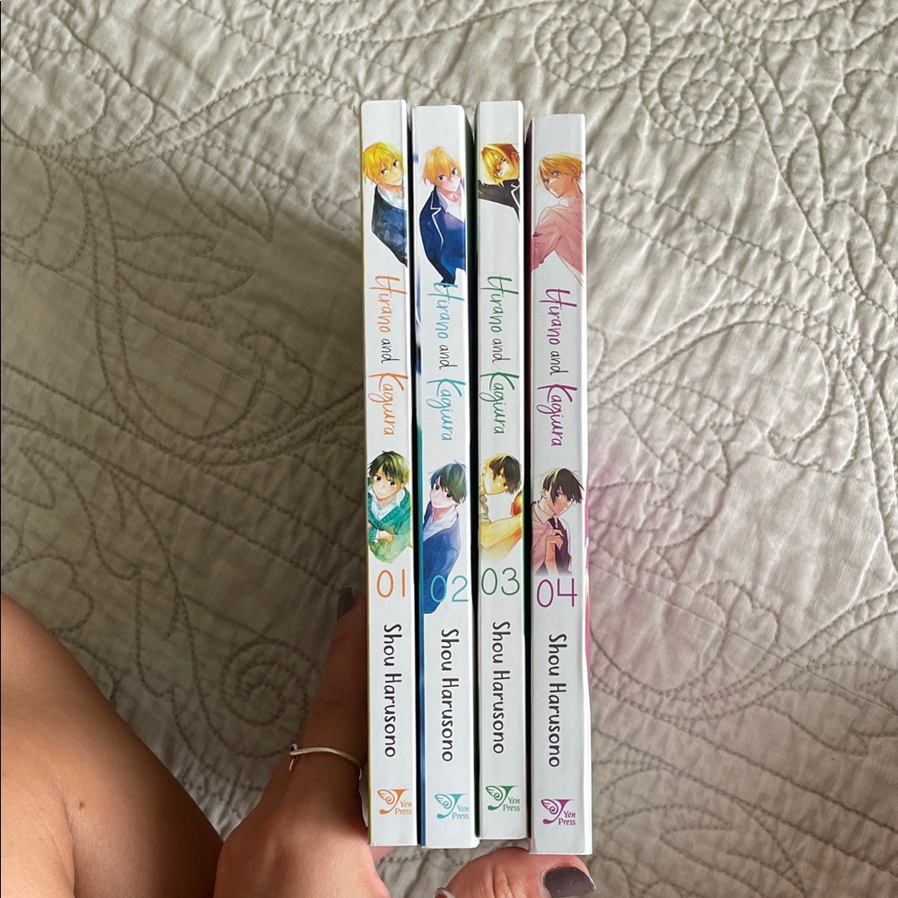 Hyano and Kaguya Manga Volumes Set - White